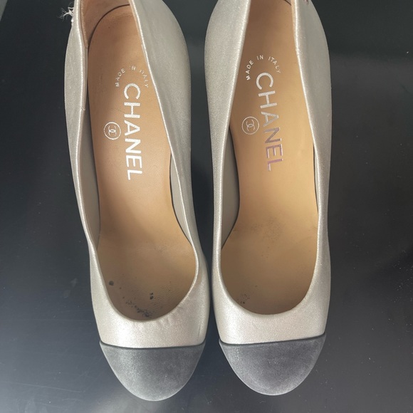 Chanel CC heels size 36 fits like 5 1/2 - Picture 2 of 6